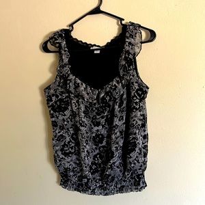 Black & White Top With Ruffle Neck. Size M.